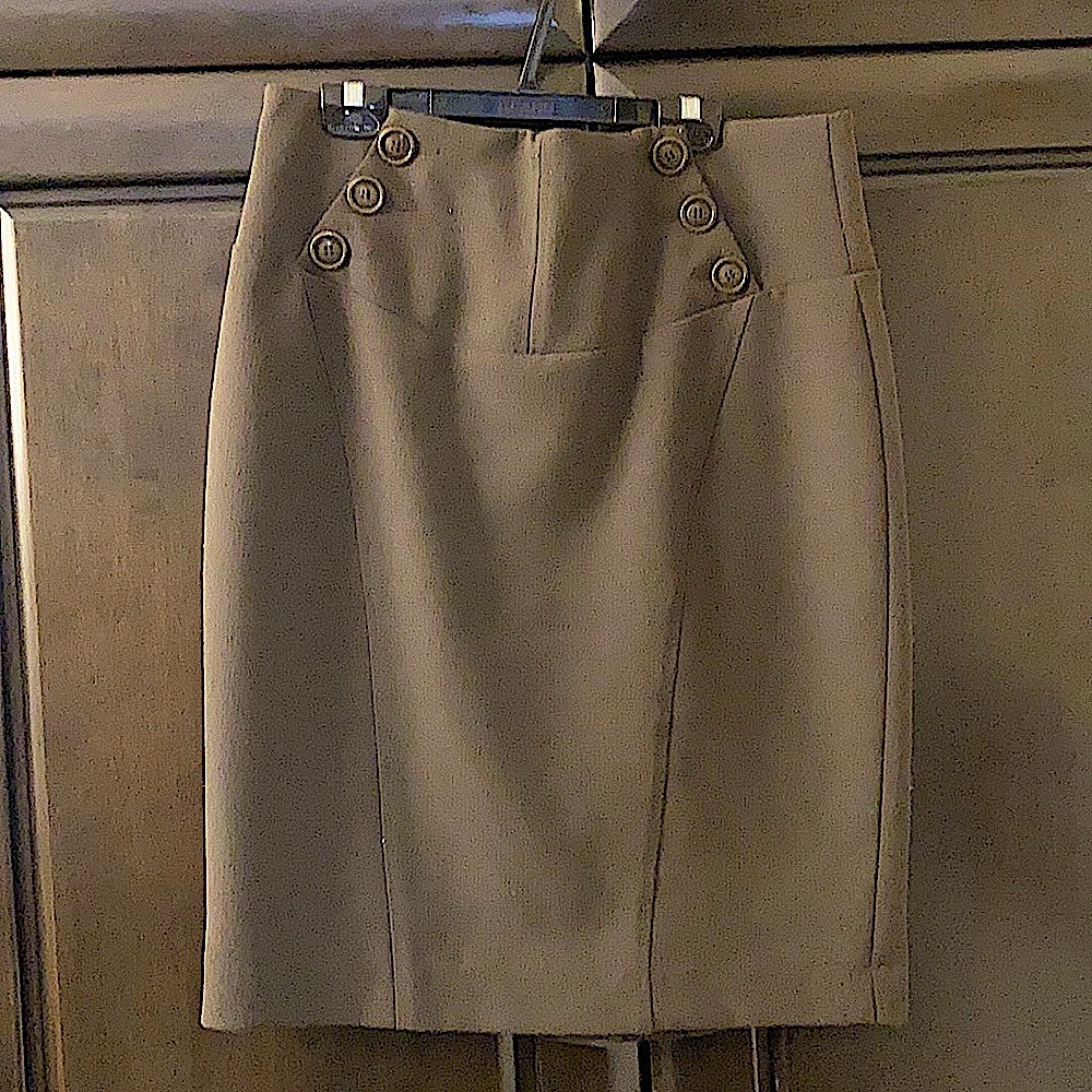 High waist pencil skirt in military style
